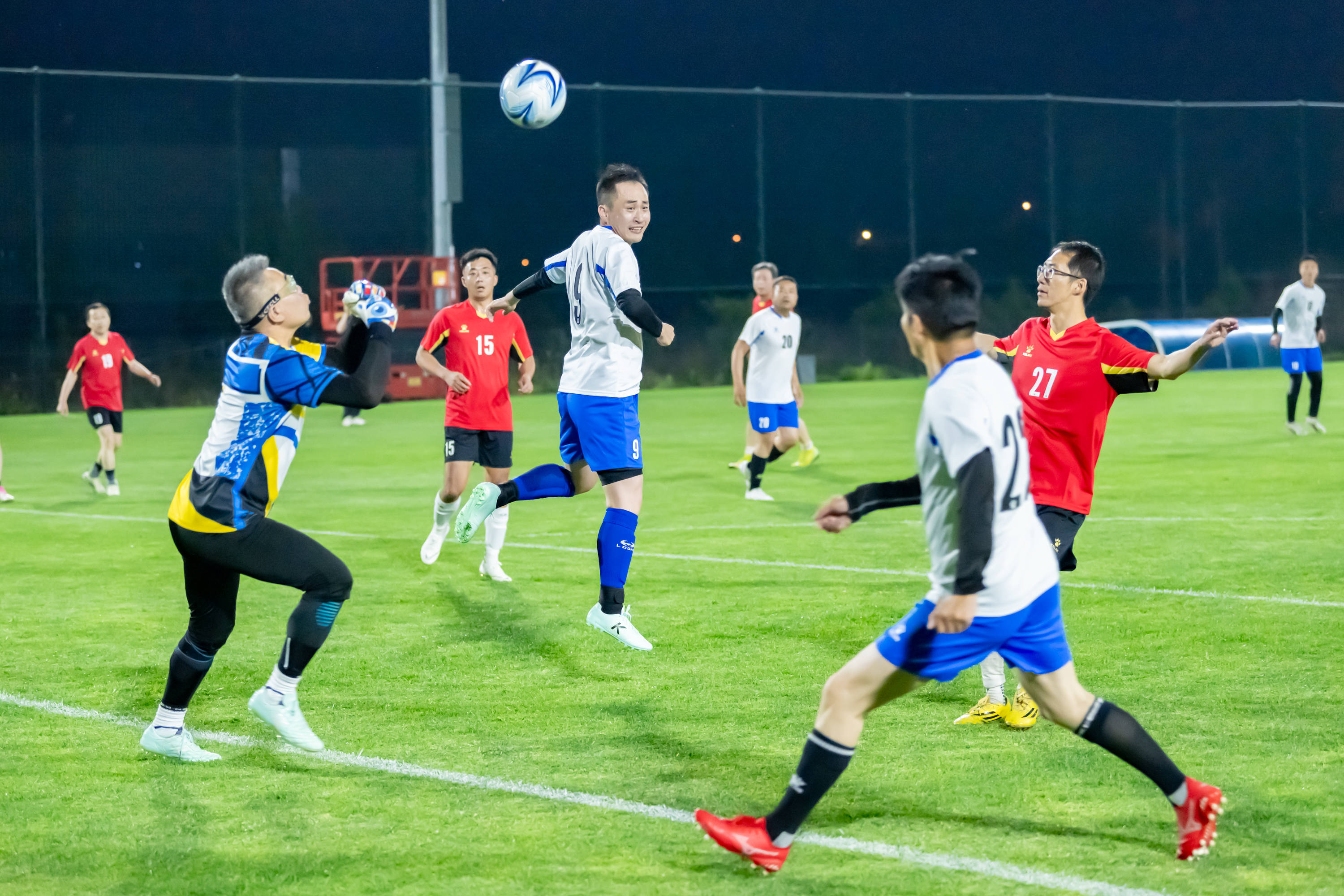 而球迷们在 而球迷们在